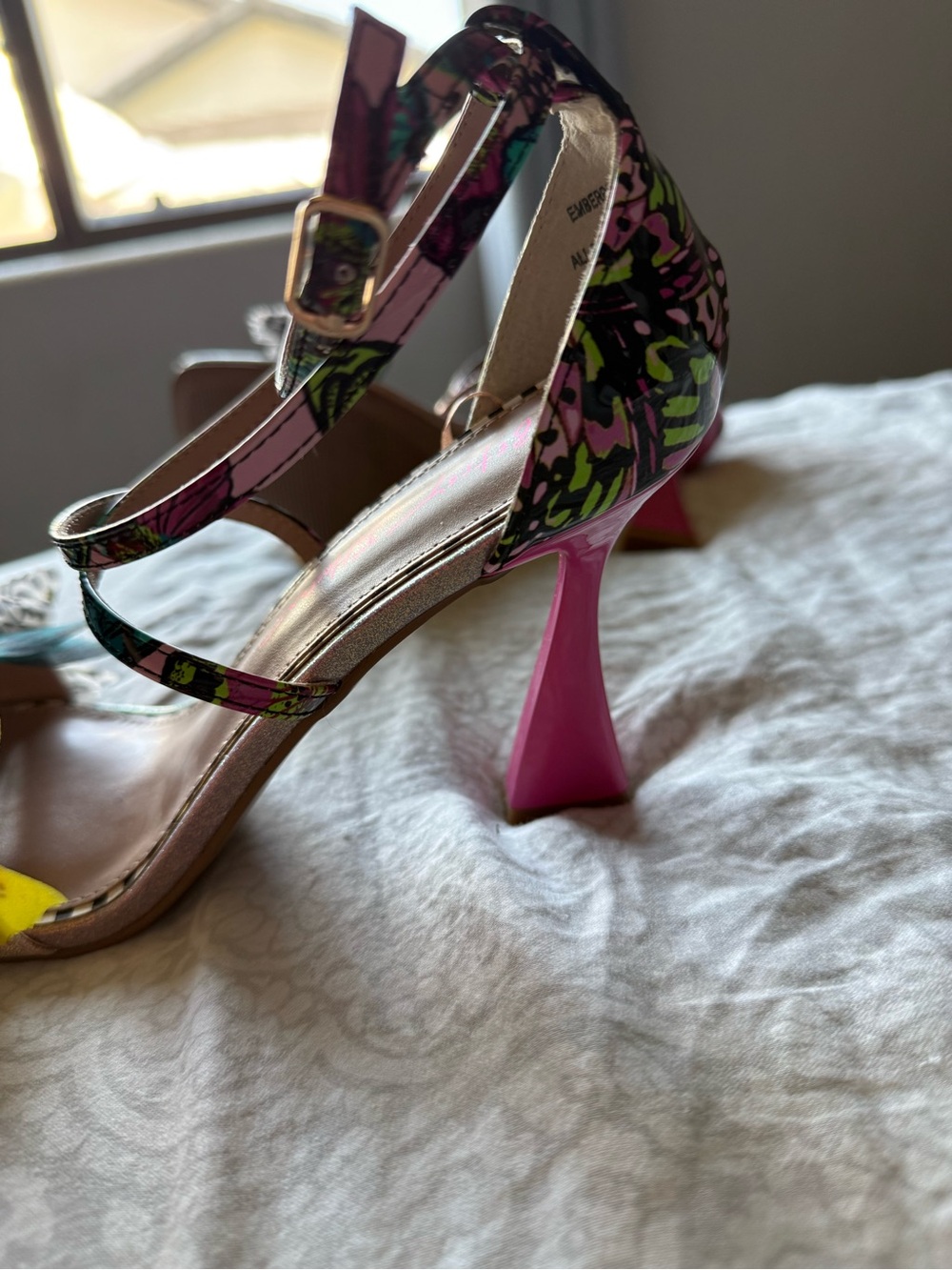 Betsy Johnson Embellished Butterfly Heels- women’s size 7.5 NWOT - Picture 6 of 8